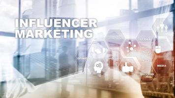 influencer marketingconcept in het bedrijfsleven. technologie, internet en netwerk. abstracte achtergrond gemengde media foto