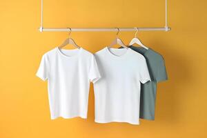 ai gegenereerd hangers met blanco eenkleurig t-shirts Aan geel achtergrond, neurale netwerk gegenereerd beeld foto