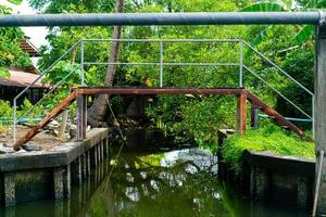 bruggetje over het kanaal foto