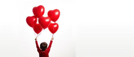 ai gegenereerd terug visie van een kind verhogen armen met rood liefde Valentijn hart vormig ballon geïsoleerd Aan wit achtergrond foto