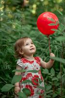 ai gegenereerd weinig bloeien kleuter elegantie in een rood bloemen voorjaar jurk foto