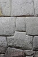 steen inca metselwerk in de muur van de aartsbisschop residentie, cusco, Peru foto