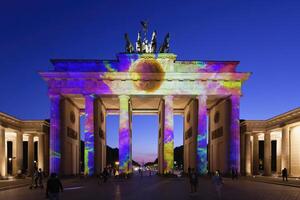 berlijn, duitsland, 2021 - Brandenburg poort gedurende de festival van lichten, pariser vierkant, onder hol linde, berlijn, Duitsland foto