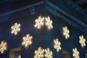 nieuwjaarsdecoraties nacht stad ontwerpdetails en elementen verlichting