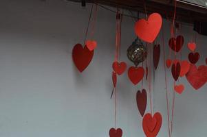 arrangement van rode harten voor Valentijnsdag foto