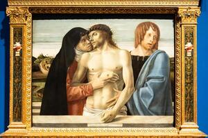 Milaan, Italië - brera antiek schilderij museum. de medelijden, door Giovanni bellini, 1460 foto