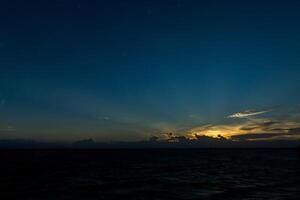 de lucht met ster Bij de meer foto