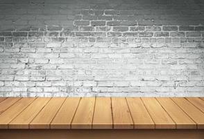 houten tafel met witte bakstenen muur achtergrond foto