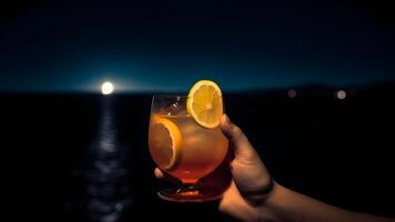 ai gegenereerd wit hand- Holding glas van cocktail Aan wazig zee horizon achtergrond Bij vol maan nacht, neurale netwerk gegenereerd beeld foto