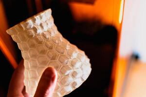 hars 3d gedrukt vaas, detail en precisie met een sla 3d printer foto