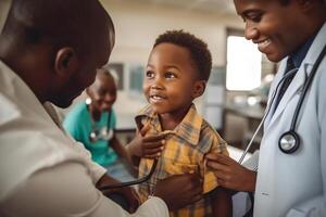 ai generatief Afrikaanse Amerikaans mannetje kinderarts met stethoscoop luisteren naar long en hart geluid van weinig jongen zittend Aan moeder ronde arts controle Bij huis of in ziekenhuis kinderen medisch verzekering foto