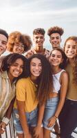 ai generatief gelukkig multicultureel vrienden hebben pret buiten modieus tieners hangende uit Aan zomer vakantie leven stijl concept met jongens en meisjes foto