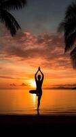 ai generatief senior vrouw aan het doen yoga oefening boom houding Bij strand Bij zonsondergang kalmte en meditatie concept foto