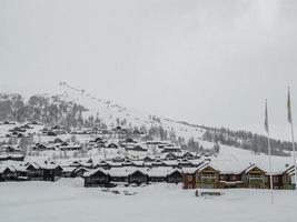 winterskigebied in vestland, noorwegen. skisporten, wandelaars. foto