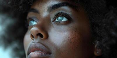 ai gegenereerd zwart geschiedenis maand banier met Afro-Amerikaans vrouw portret in profiel over- rood geel groen zwart kleuren achtergrond. juneteenth vrijheid dag viering, Afrikaanse bevrijding dag. foto