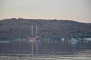 gumbet, turkije, 2020 - strand en strandpanorama in bodrum foto