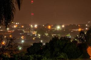 stad cassilandia bij nacht foto