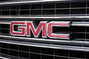 new york, vs, 31 augustus 2017 - detail van de gmc-vrachtwagen op straat in new york. gmc is een divisie van de General Motors die zich voornamelijk richt op vrachtwagens en bedrijfswagens foto