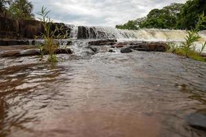 waterval van de apore rivier sprong foto