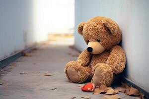 ai gegenereerd oprecht emotie alleen en teleurgesteld, kinderen teddy beer tegen muur foto