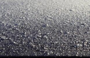 dichtbij omhoog van ijzig en besneeuwd oppervlakken. foto