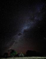 panorama van heldere nachtelijke hemel met sterren foto
