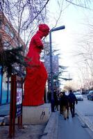 rood Venus standbeeld Bij 798 kunst zone, Peking, China. foto