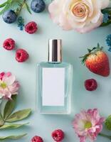 transparant parfum fles bespotten omhoog met bloemen, bessen, fruit Aan achtergrond foto