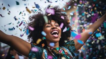 ai gegenereerd Afrikaanse Amerikaans vrouw juichen onder confetti foto