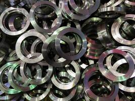 glimmend staal ringen full-frame detailopname achtergrond foto
