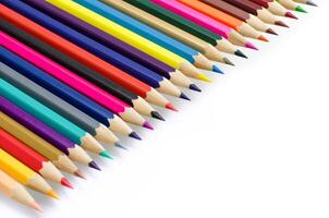 kleur potloden geïsoleerd op een witte achtergrond close-up foto