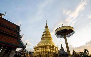 pagode in wat phra haripunchai lamphun, Thailand boeddhistisch majoor openbaar attractie foto