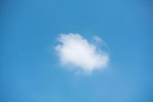 blauwe hemel met cloud foto