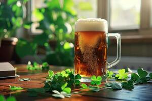 ai gegenereerd st. Patrick dag achtergrond met een verfrissend verkoudheid bier en klaverblaadjes. generatief ai foto