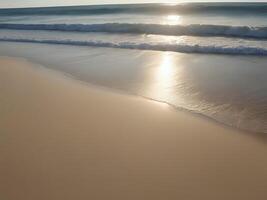 ai gegenereerd een strand met golven en zand Bij zonsondergang foto