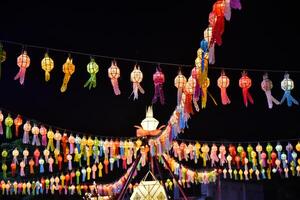 lantaarns voor beide Thais en Chinese geluk festivals foto