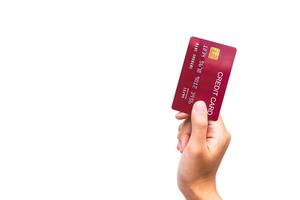 vrouw hand- Holding een credit kaart Aan een wit achtergrond. online betaling voor online boodschappen doen foto