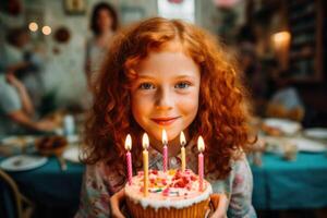 ai gegenereerd een roodharige jong meisje zullen blazen uit de kaarsen Aan de verjaardag taart foto