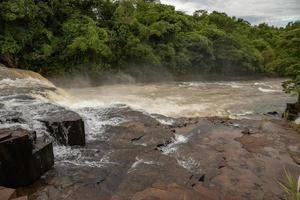 cassilandia, mato grosso do sul, brazilië, 2020 - waterval van de apore-riviersprong foto