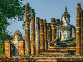 Boeddha Bij wat Mahathat tempel in sukhothai historisch park, UNESCO wereld erfgoed plaats, Thailand foto