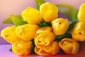 boeket van geel tulpen. geschenk kaart voor vakantie, valentijnsdag, Internationale vrouwen en moeder dag, maart 8. kopiëren ruimte foto