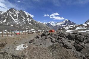 visie van bergen in de Andes berg reeks in de buurt portillo in zomer foto