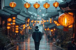 ai gegenereerd een lokaal inwoner wandelingen langs een oud Japans straat met gloeiend lantaarns foto