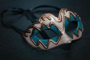 mooi Venetiaanse masker in blauw en goud. foto