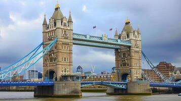 ai gegenereerd iconisch toren brug in Londen, Engeland onder een bewolkt lucht ai gegenereerd foto
