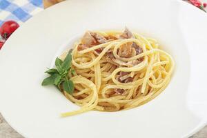 spaghetti carbonara pasta met spek foto