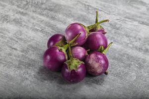 rauw klein Purper Aziatisch baby aubergine foto