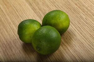 groen verzuren tropisch limoen fruit foto