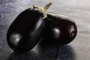 rijp smakelijk natuurlijk biologisch aubergine foto