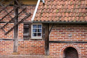 oud huis en kerk in Westfalen foto